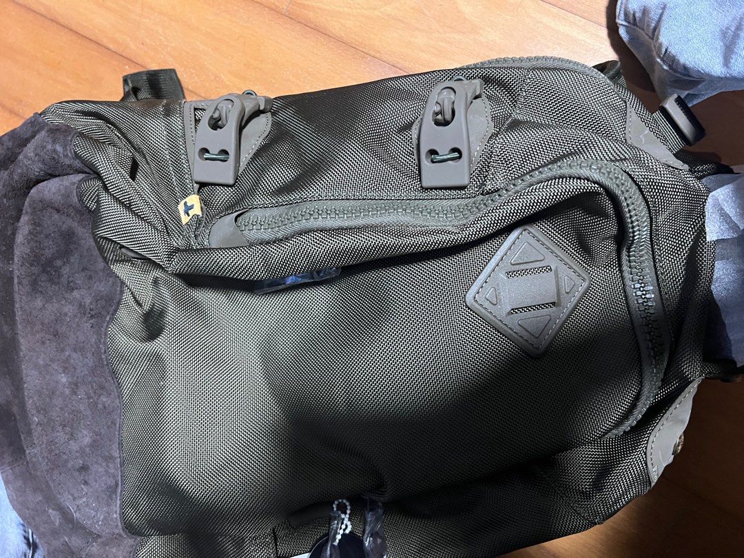 Visvim Backpack （分類：背包）位於 Hong Kong。 由 thoooo 提交（商品編號 1400115886，圖片 6）。簡介： Visvim 全新背囊 軍綠色 冇單 。