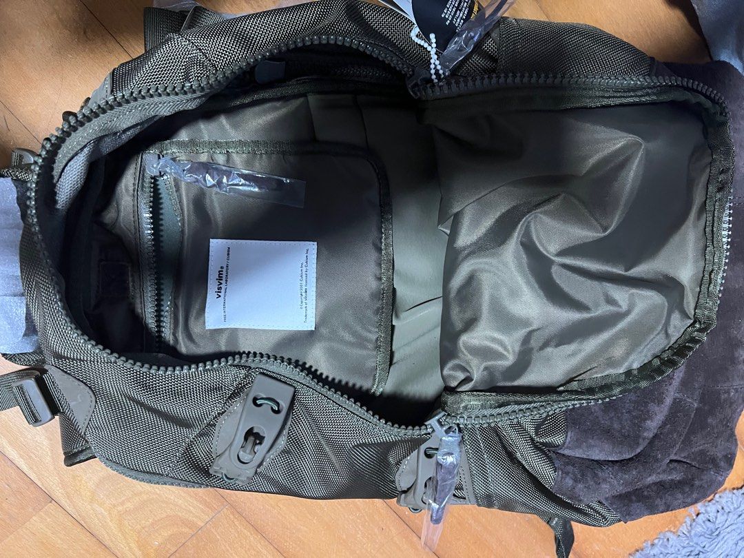 Visvim Backpack （分類：背包）位於 Hong Kong。 由 thoooo 提交（商品編號 1400115886，圖片 3）。簡介： Visvim 全新背囊 軍綠色 冇單 。