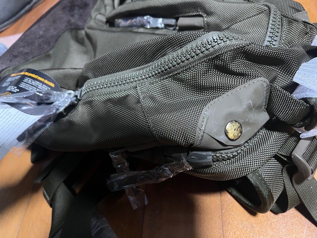 Visvim Backpack （分類：背包）位於 Hong Kong。 由 thoooo 提交（商品編號 1400115886，圖片 4）。簡介： Visvim 全新背囊 軍綠色 冇單 。