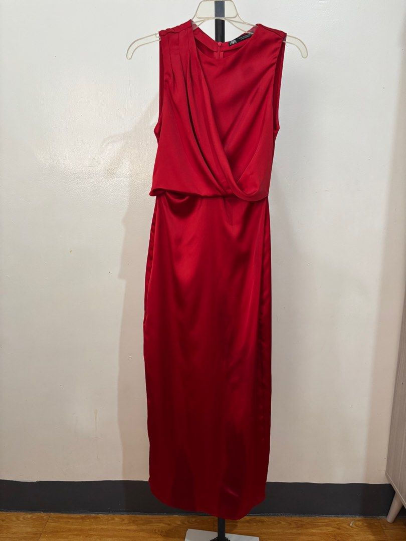 Zara Red Satin Midi Dress (Category: Dresses) located in Pasig City. Submitted by silverturtle_85d3b8 (Listing ID 1400024193, Image 1). Description: - Zara red midi dress - Draped neckline - Sleeveless - Satin finish - Midi length - Perfect condition.