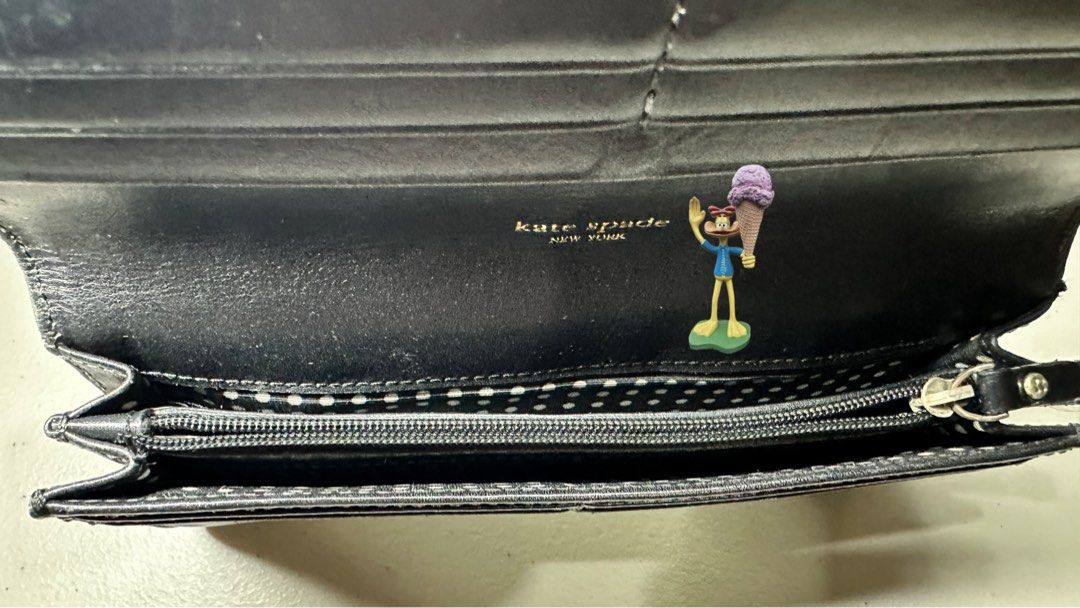 Authentic Kate Spade wallet (Category: Luxury Bags & Wallets) located in Manila. Submitted by krishywishy (Listing ID 1400329249, Image 3). Description: .