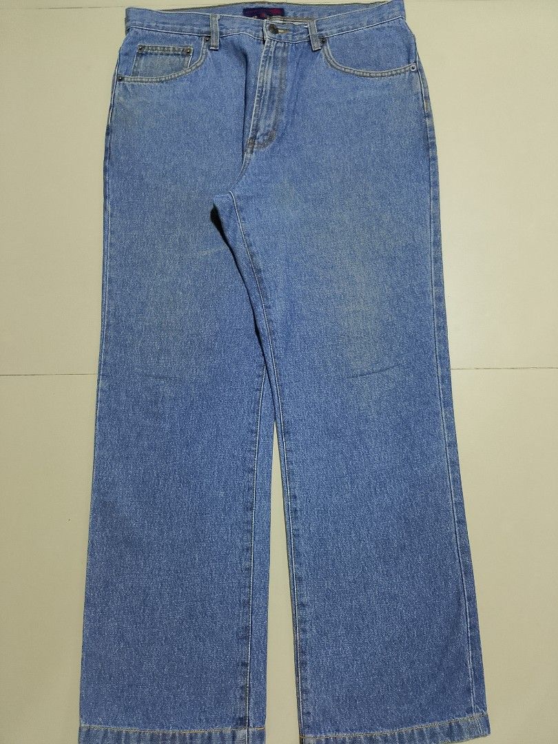 Bossini Straight Cut Denim (Category: Jeans) located in Cagayan de Oro. Submitted by bertfinds (Listing ID 1400312707, Image 1). Description: Waist size: 30-34 Tight: 13.5 Length: 40.5 Hem: 9 Condition: 9.5/10 Color rate: 9.5/10 Need wash Location: Cagayan De Oro Can ship nationwide via JNT.