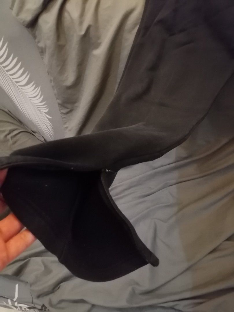 Burberry Black Sweatpants (Category: Joggers) located in Pasay City. Submitted by 22spc (Listing ID 1400381761, Image 2). Description: Authentic. .