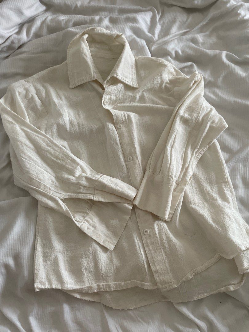 Button ups (Category: Blouses) located in Ampang. Submitted by greent3alatte (Listing ID 1400262631, Image 1). Description: .