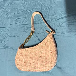 (Category: ) located in . Submitted by zeinays (Listing ID 1400370022, Image 1). Description: .