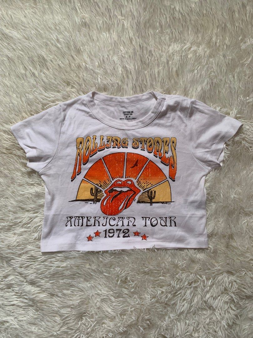 Cotton On Rolling Stones Crop Top (Category: Shirts) located in Manila. Submitted by decluttel_ (Listing ID 1400298786, Image 2). Description: 🖇 mode of payment— • gcash • payment first 🖇 mode of delivery— • J&T(cod not available) • Lalamove - Brand: Cotton On - Size: S/P.