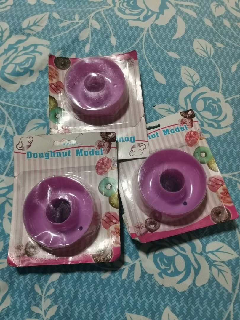 Donut Cutter (Category: Bakeware) located in Makati City. Submitted by khrizaccessories (Listing ID 1400277678, Image 2). Description: .