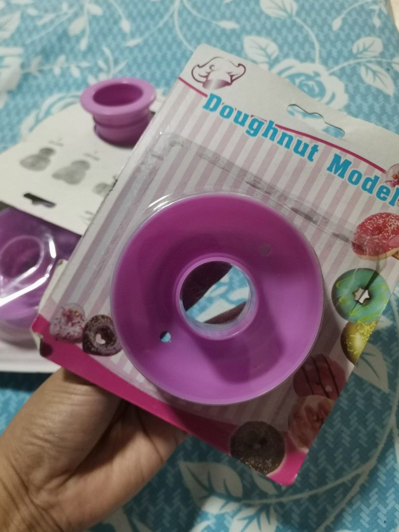 Donut Cutter (Category: Bakeware) located in Makati City. Submitted by khrizaccessories (Listing ID 1400277678, Image 1). Description: .