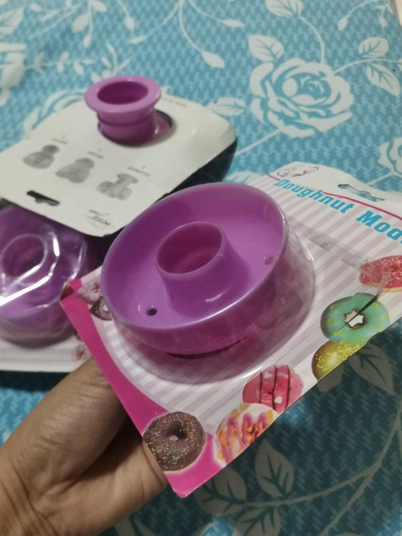 Donut Cutter (Category: Bakeware) located in Makati City. Submitted by khrizaccessories (Listing ID 1400277678, Image 3). Description: .