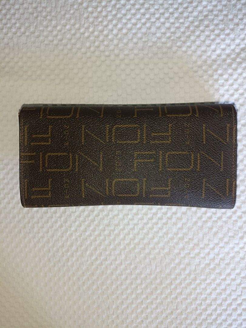 Fion Envelope Type Long Wallet (lw1) (Category: Luxury Bags & Wallets) located in San Pedro. Submitted by elevens_online_thrift_shop (Listing ID 1400259292, Image 2). Description: May kaluluwa sa photo window Small slit sa corner Ykk zip.