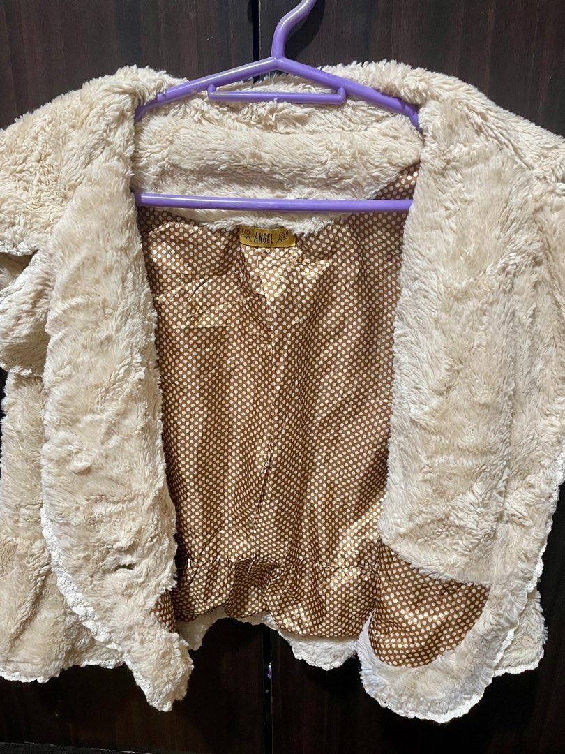 Fur blouse (Category: Coats, Jackets and Outerwear) located in Makati City. Submitted by shemiyu (Listing ID 1400302215, Image 2). Description: Fur blouse ( pang korean drama) So nice in actual. Worn in Korea and in our Christmas theme Party .