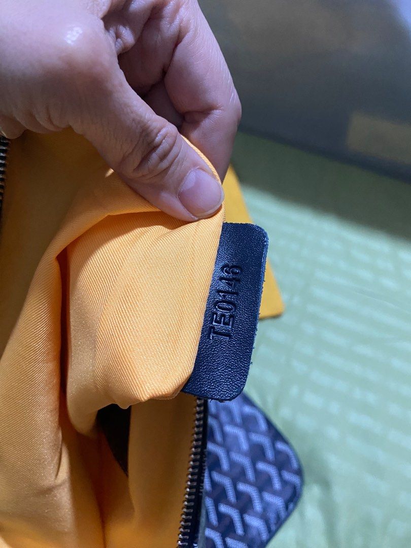 Goyard Navy Blue Clutch (Category: Luxury Bags & Wallets) located in Caloocan City. Submitted by switspice (Listing ID 1400357470, Image 3). Description: Goyard clutch pouch w/ dust bag 30cm x 22cm Flaw: displaced piping.