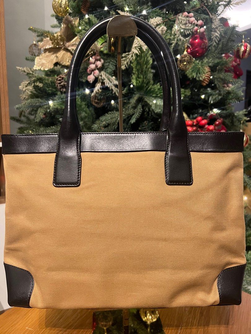 Gucci Cherry Line Tote Bag (Category: Luxury Bags & Wallets) located in Bacoor. Submitted by majezticos (Listing ID 1400326059, Image 3). Description: DTI & BIR Registered Business Location : Bacoor, Cavite Disclaimer: All products, names, brands, and logos are the property of their respective owners. Ikibuy PH is an independent platform for buying, and selling authenticated luxury items. We guarantee the authenticity of our products, offering a 