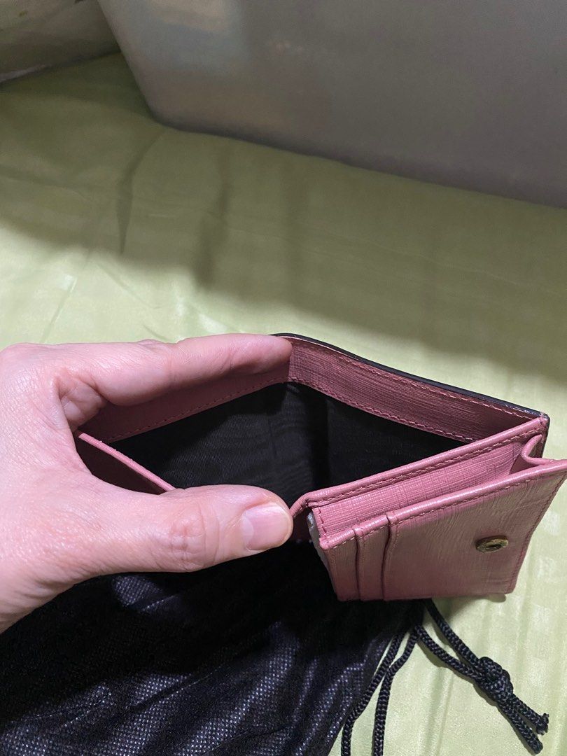 Gucci GG Supreme Wallet (Category: Luxury Bags & Wallets) located in Caloocan City. Submitted by switspice (Listing ID 1400354611, Image 3). Description: Gucci supreme small wallet Not coded Issue: eye accent faded.