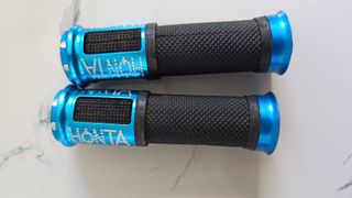（分類：）位於 。 由 tcmtr 提交（商品編號 1400256967，圖片 1）。簡介： 。