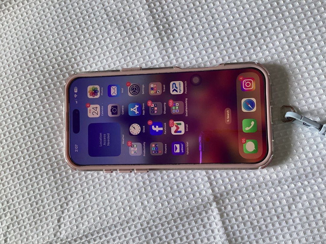 Iphone pro max 16 258 gb white (Category: iPhone 16 Series) located in Quezon City. Submitted by isabella0601 (Listing ID 1400203069, Image 1). Description: Selling almost new iphone 16 pro max 258gb Complete with box cable Purchased last month No issues BH 100 No low ballers Serious inquiries only Meetup bulacan .
