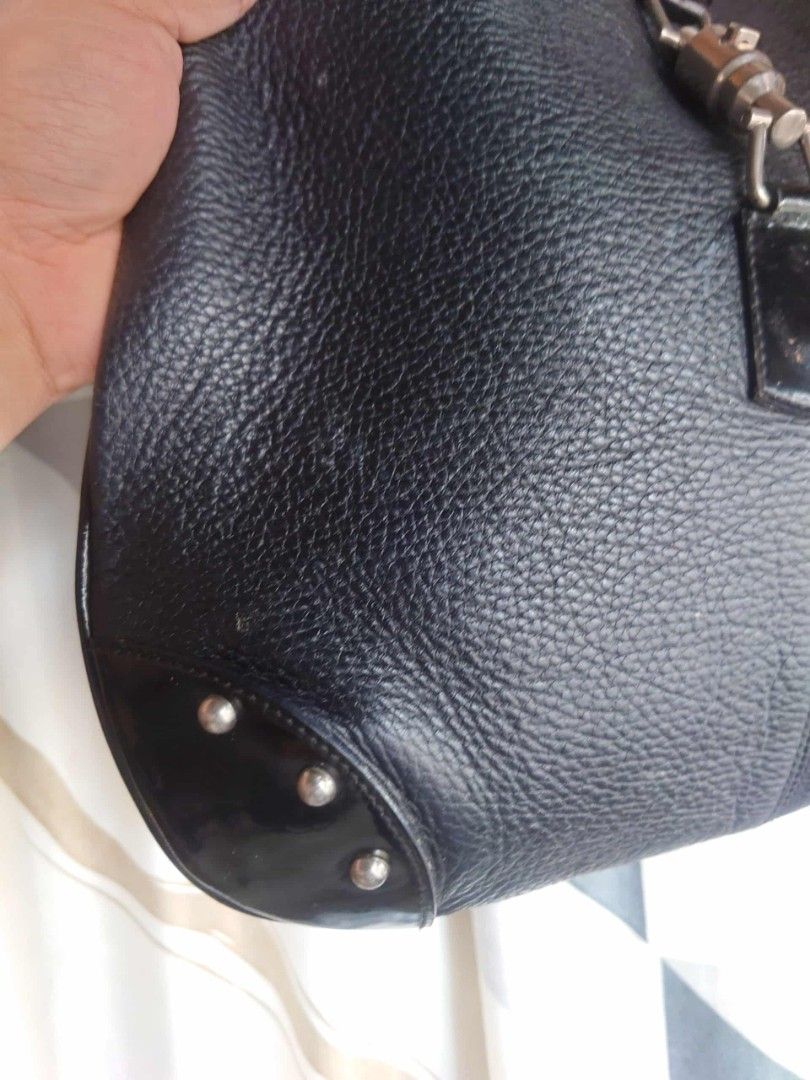 Jackie Black Leather Shoulder Bag (Category: Shoulder Bags) located in Caloocan City. Submitted by thon0806 (Listing ID 1400264847, Image 2). Description: its a vintage bag some creases on patent leather sign of used only superfacial cracks sa strap not noticeable genuine leather good quality .