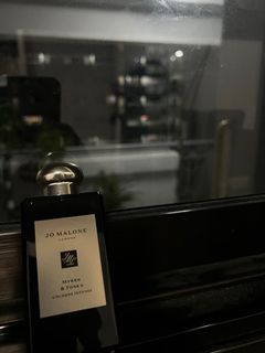 (Category: ) located in . Submitted by itfragrances (Listing ID 1400347225, Image 1). Description: .