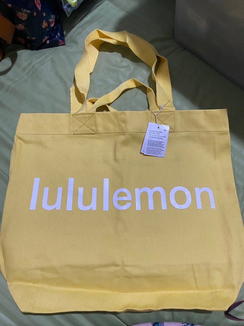 Lululemon Tote Bag (Category: Tote Bags) located in Caloocan City. Submitted by switspice (Listing ID 1400356858, Image 2). Description: Lululemon yellow tote 42cm x 14cm x 36cm.