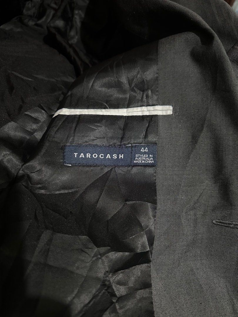 Tarocash Australia Men's Plus size Grey Coat/Suit (Category: Coats, Jackets and Outerwear) located in Pasay City. Submitted by mgalv (Listing ID 1400386637, Image 3). Description: - No discoloration - No holes or missing buttons - No other issues Code: 2VK5.