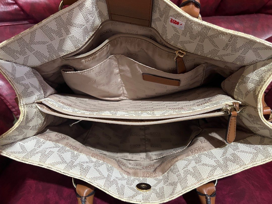 Michael Kors Hamilton East West Satchel (Category: Luxury Bags & Wallets) located in Las Pinas. Submitted by bitsnfinds (Listing ID 1400260138, Image 2). Description: Original and authentic Michael Kors satchel bag. Good as new with zero to minimal flaws. .