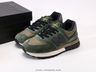 (Category: ) located in . Submitted by outlet_sneakers_shop (Listing ID 1400231851, Image 1). Description: .