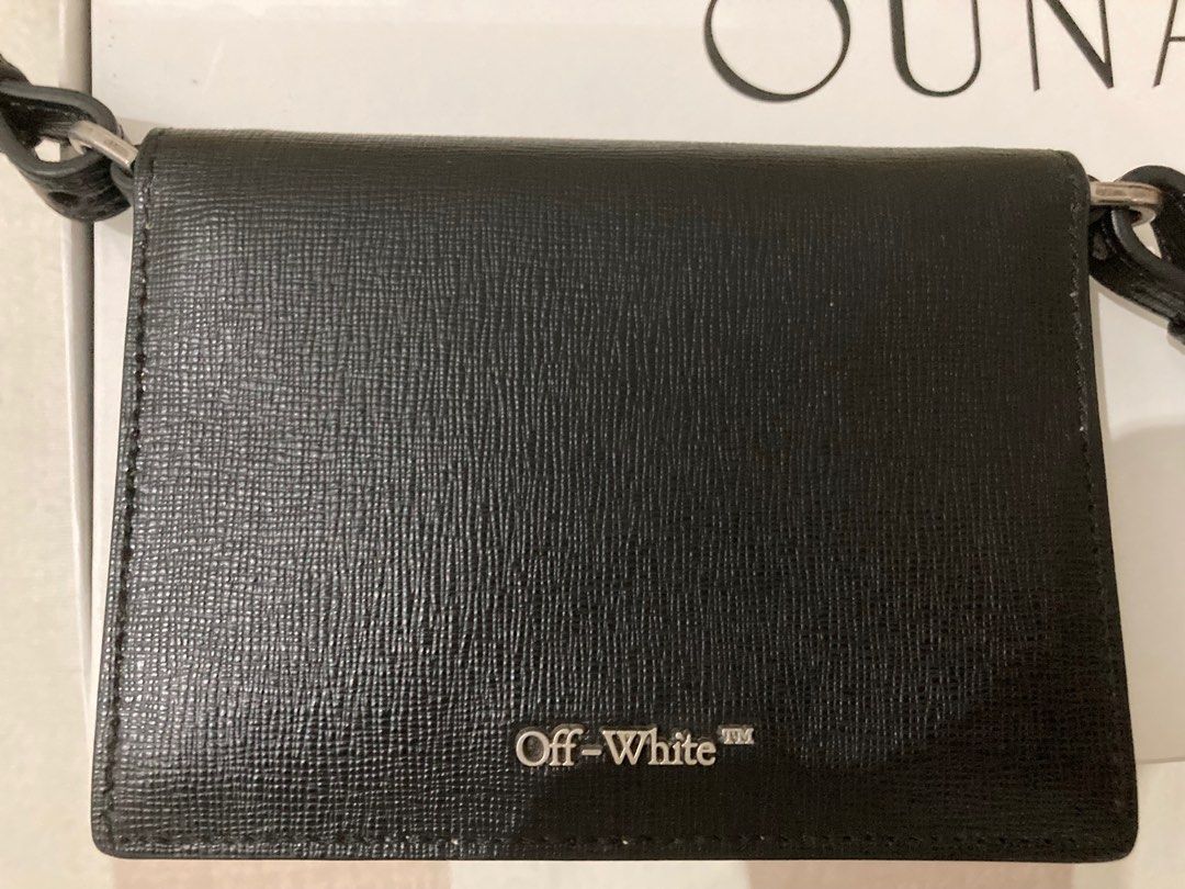 Off-White Diagonal Stripe Crossbody Bag (Category: Luxury Bags & Wallets) located in Angeles City. Submitted by silverpenguin.a36ad1 (Listing ID 1400368632, Image 2). Description: Nung nauso pa liitan ng bag naki uso ako halos wala ka malagay, just card and money. Cguro wallet with sling(balakajan) Basta sumisigaw off white Bought from Ounass(pwede nyo i google) 100% Authentic Ounass replacement box Used but no abuse .