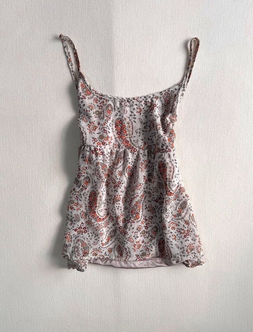 Paisley Floral Chiffon Top (Category: Sleeveless) located in Quezon City. Submitted by starkstallone (Listing ID 1400208116, Image 1). Description: bought this on ig never worn since it kinda loose on my bust area :(( luvv the print tho and quality is still 10/10 L20 B34-36 W28-36 fits s-m.