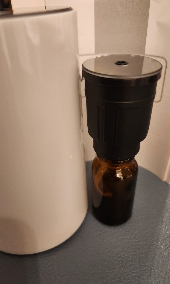 Portable Diffuser (Category: Everything Else) located in Singapore. Submitted by ec6223 (Listing ID 1400333075, Image 2). Description: .