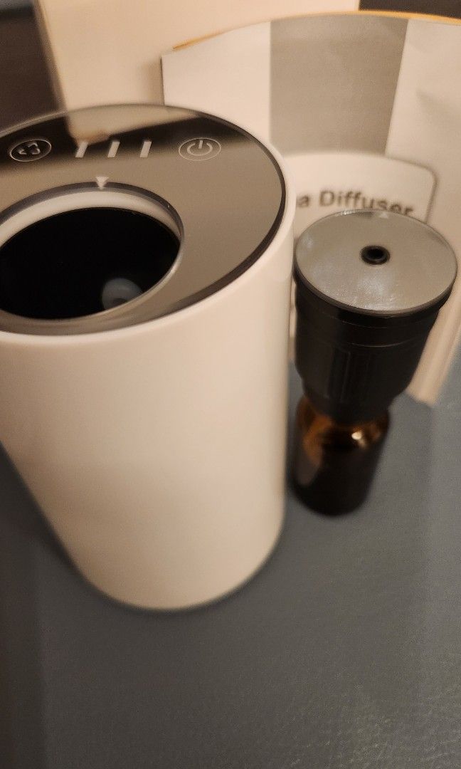Portable Diffuser (Category: Everything Else) located in Singapore. Submitted by ec6223 (Listing ID 1400333075, Image 1). Description: .