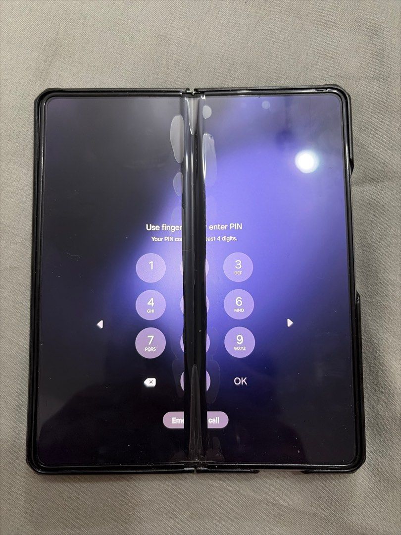 Samsung fold 5 (Category: Samsung) located in Paranaque City. Submitted by skye821 (Listing ID 1400355357, Image 2). Description: Lcd inside broken .