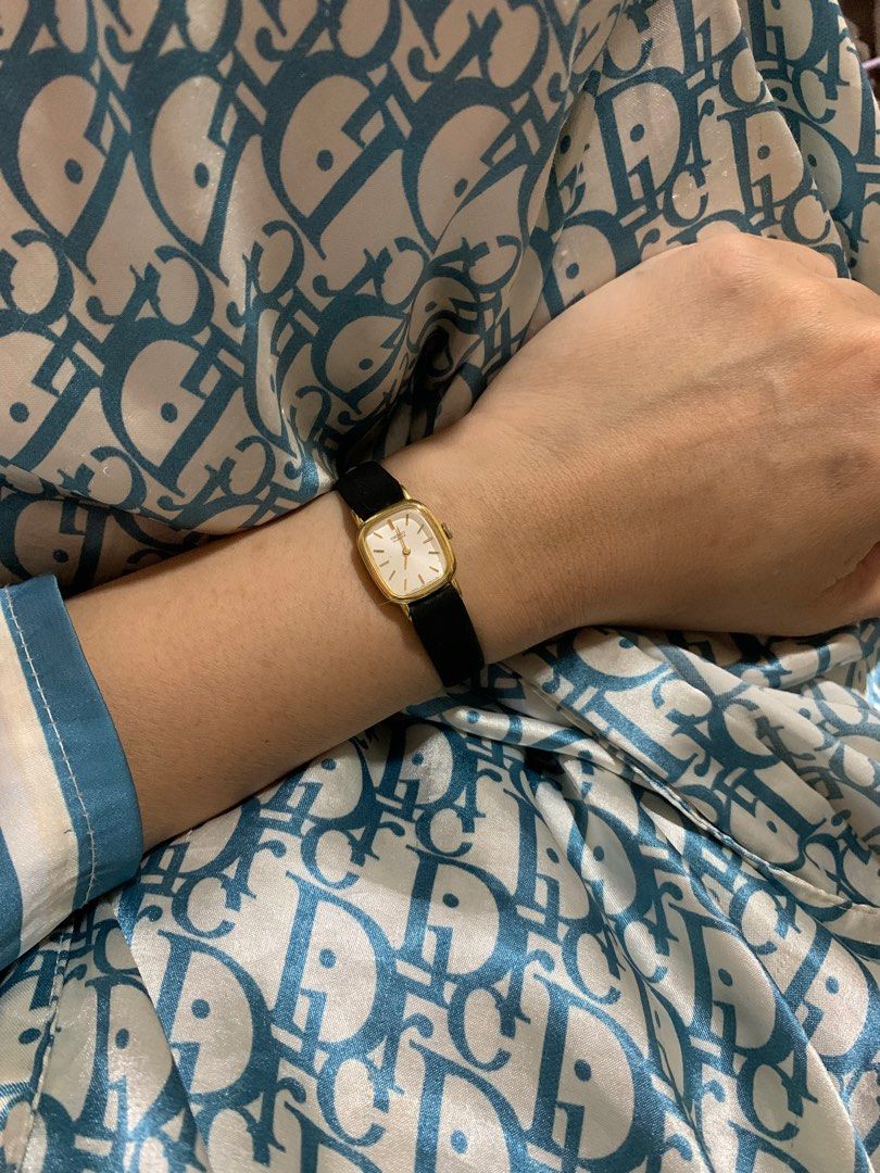 Seiko tank watch (Category: Luxury Watches) located in President Roxas. Submitted by starksandmoon_ii (Listing ID 1400368478, Image 2). Description: Just checking the waters if may interested, not negotiable as this is my fave. Strap is replacement but it is super pretty suede. .