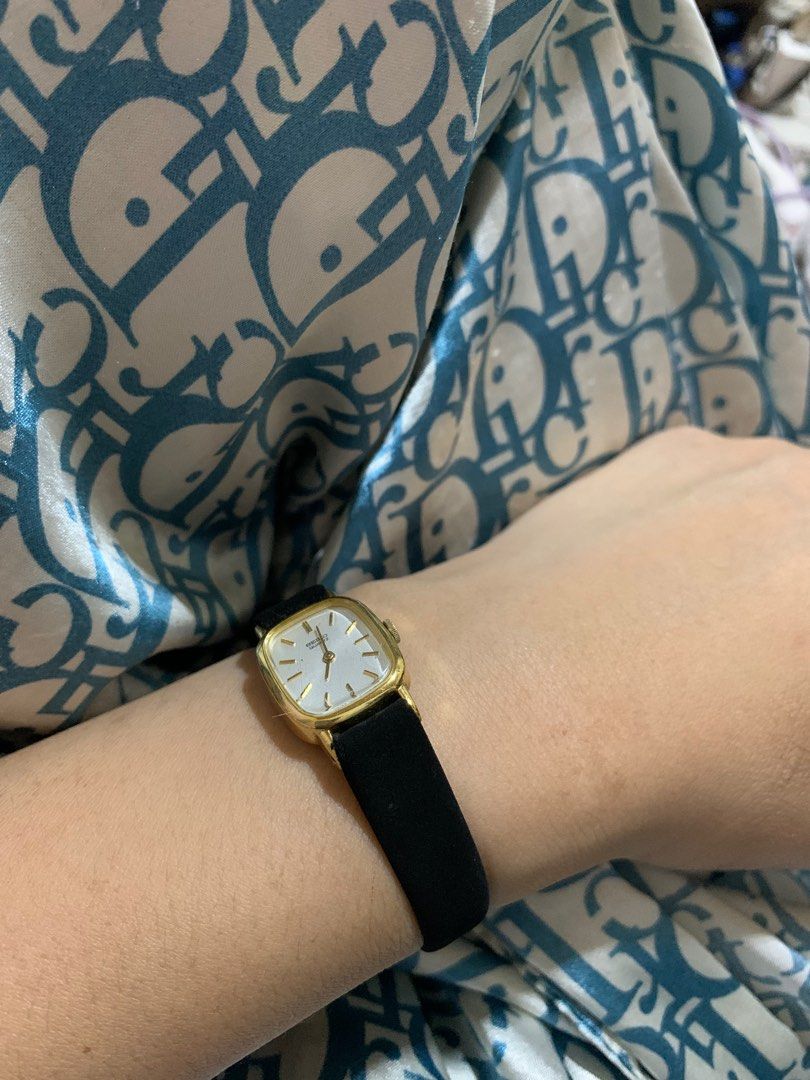 Seiko tank watch (Category: Luxury Watches) located in President Roxas. Submitted by starksandmoon_ii (Listing ID 1400368478, Image 3). Description: Just checking the waters if may interested, not negotiable as this is my fave. Strap is replacement but it is super pretty suede. .