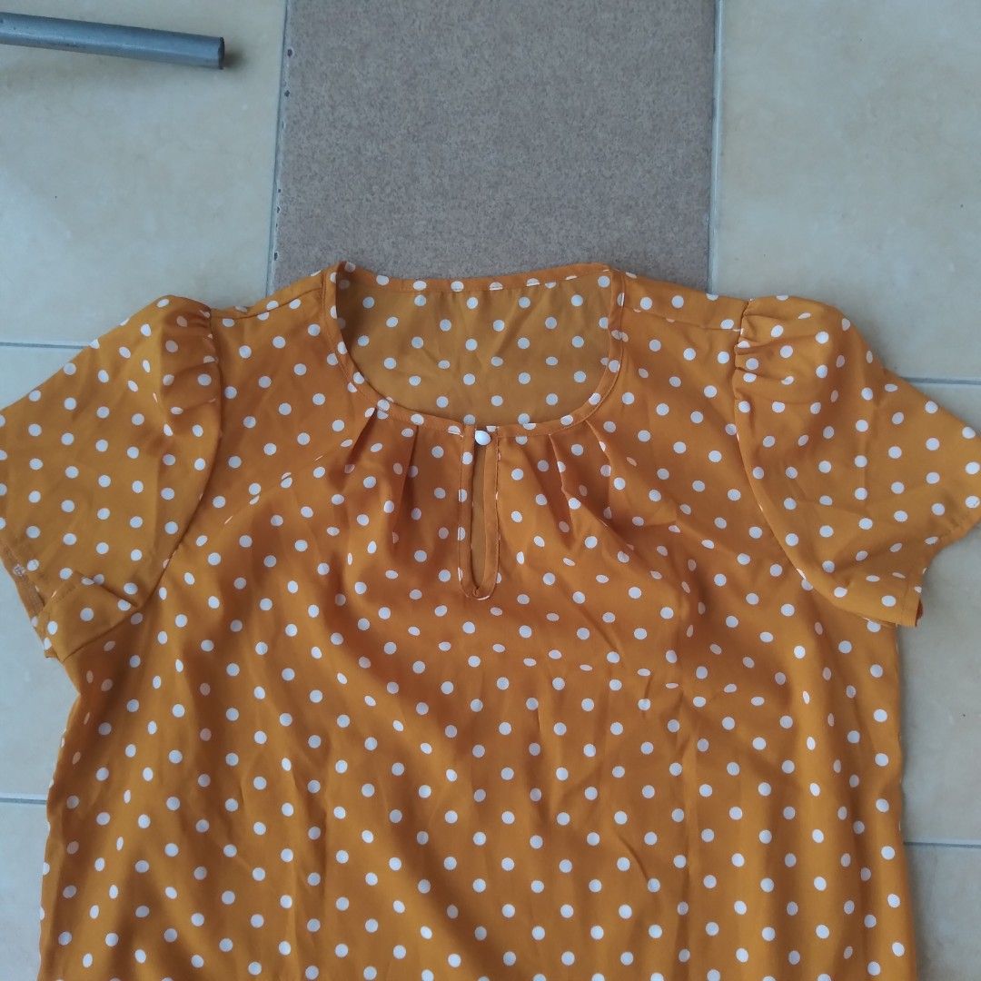 Shein Curve 0XL Polka Dot Blouse (Category: Blouses) located in Pasay City. Submitted by arenjay39 (Listing ID 1400293132, Image 2). Description: Bust 42 Never used, just selling it for a low price since di ko na kasya.