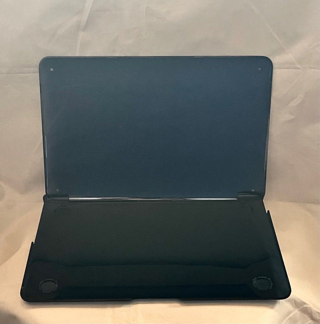 Speck SeeThru MacBook Air 11" Case (Category: Laptop Bags & Sleeves) located in La Trinidad. Submitted by whatnotcollections (Listing ID 1400342973, Image 3). Description: .