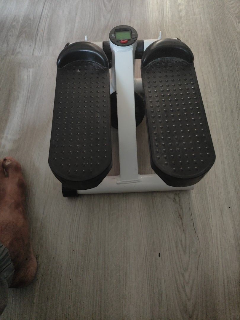 Stepper machine (Category: Everything Else) located in Singapore. Submitted by amatali (Listing ID 1400233082, Image 1). Description: don't use anymore.