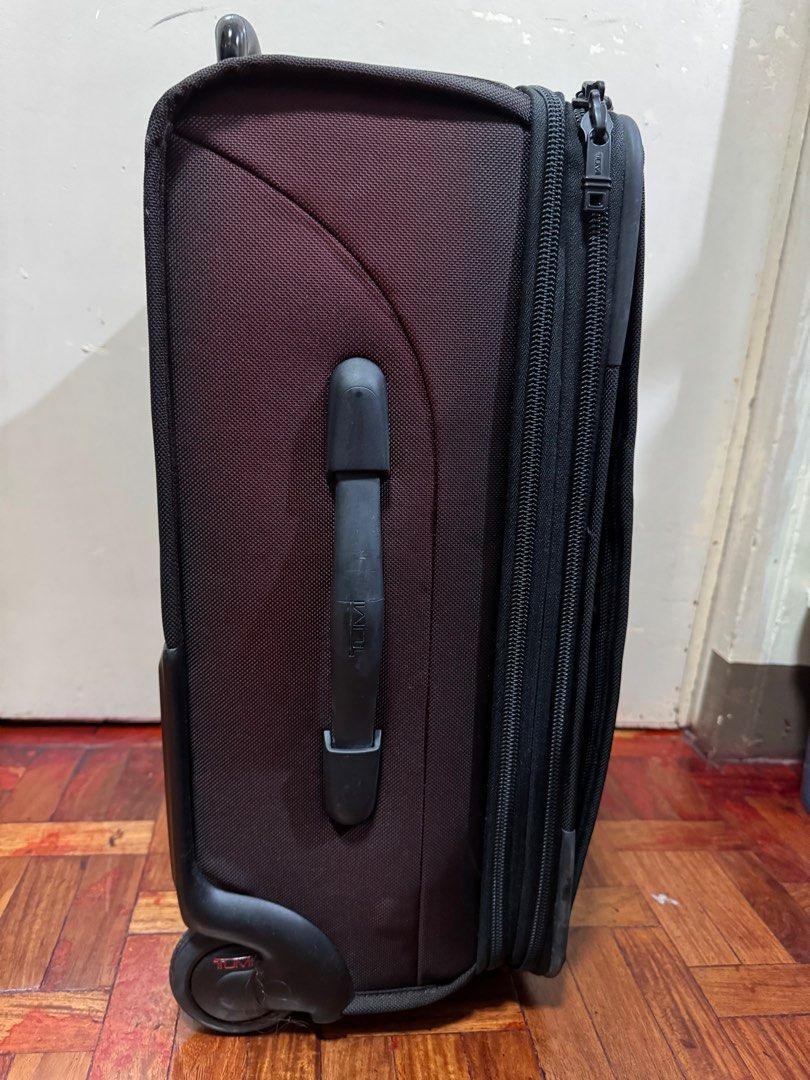 Tumi Alpha Carry On 2 Wheeled Luggage (Category: Luggage) located in Quezon City. Submitted by sj35452 (Listing ID 1400345408, Image 3). Description: Includes User manual, Warranty Card With ‘MA’ engraving .
