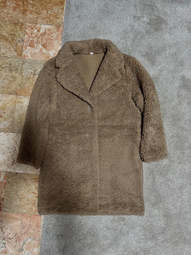 Uniqlo Teddy Bear Coat (Category: Coats, Jackets and Outerwear) located in Manila. Submitted by dodebelen (Listing ID 1400314786, Image 3). Description: Uniqlo Teddy Bear Coat Size Medium Used 3x.