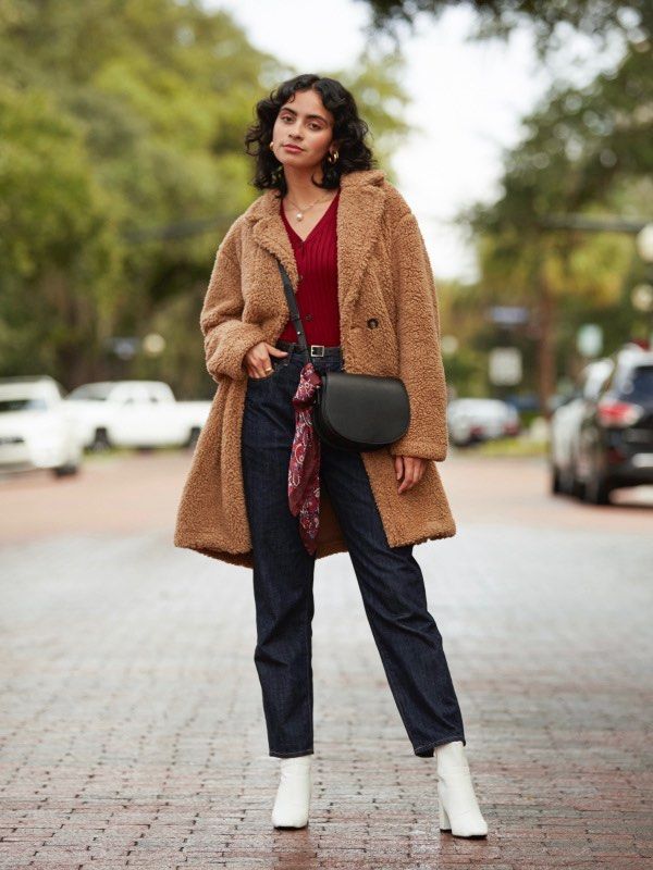 Uniqlo Teddy Bear Coat (Category: Coats, Jackets and Outerwear) located in Manila. Submitted by dodebelen (Listing ID 1400314786, Image 2). Description: Uniqlo Teddy Bear Coat Size Medium Used 3x.