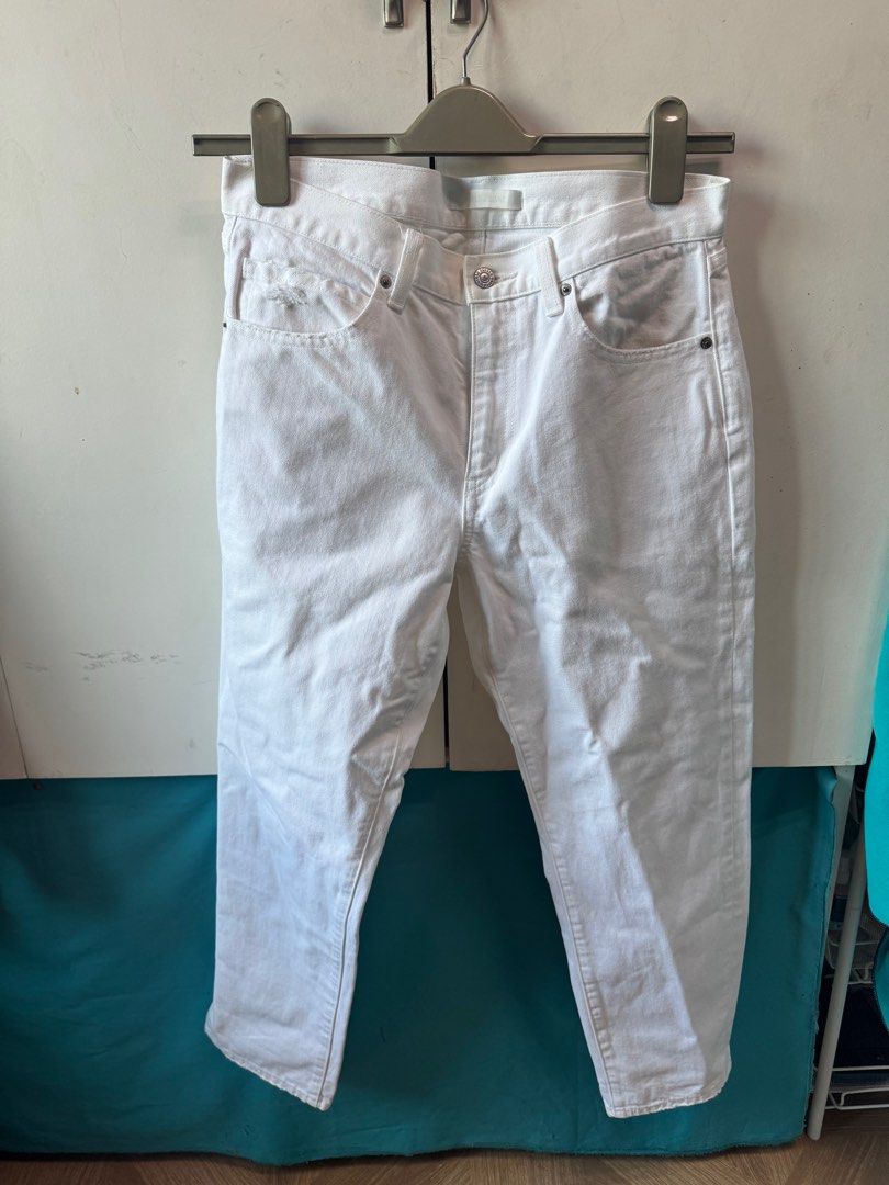 Uniqlo White Relaxed Jeans (Category: Jeans) located in Pasay City. Submitted by abrms (Listing ID 1400206871, Image 1). Description: Size 27 Uniqlo RFS: Used less than 5 times, prefer a more high waisted jean Price negotiable! .