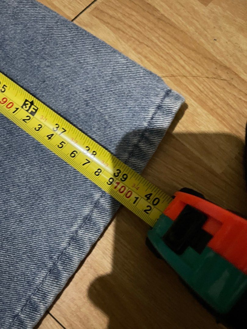 Baggy Jeans (Category: Jeans) located in Manila. Submitted by gabbbbbb1 (Listing ID 1400333583, Image 2). Description: - Light blue wide-leg jeans - Classic five-pocket design - Approximately 39 inches long - 12 inch leg hole - no issue - Made of denim - Ideal for casual wear.