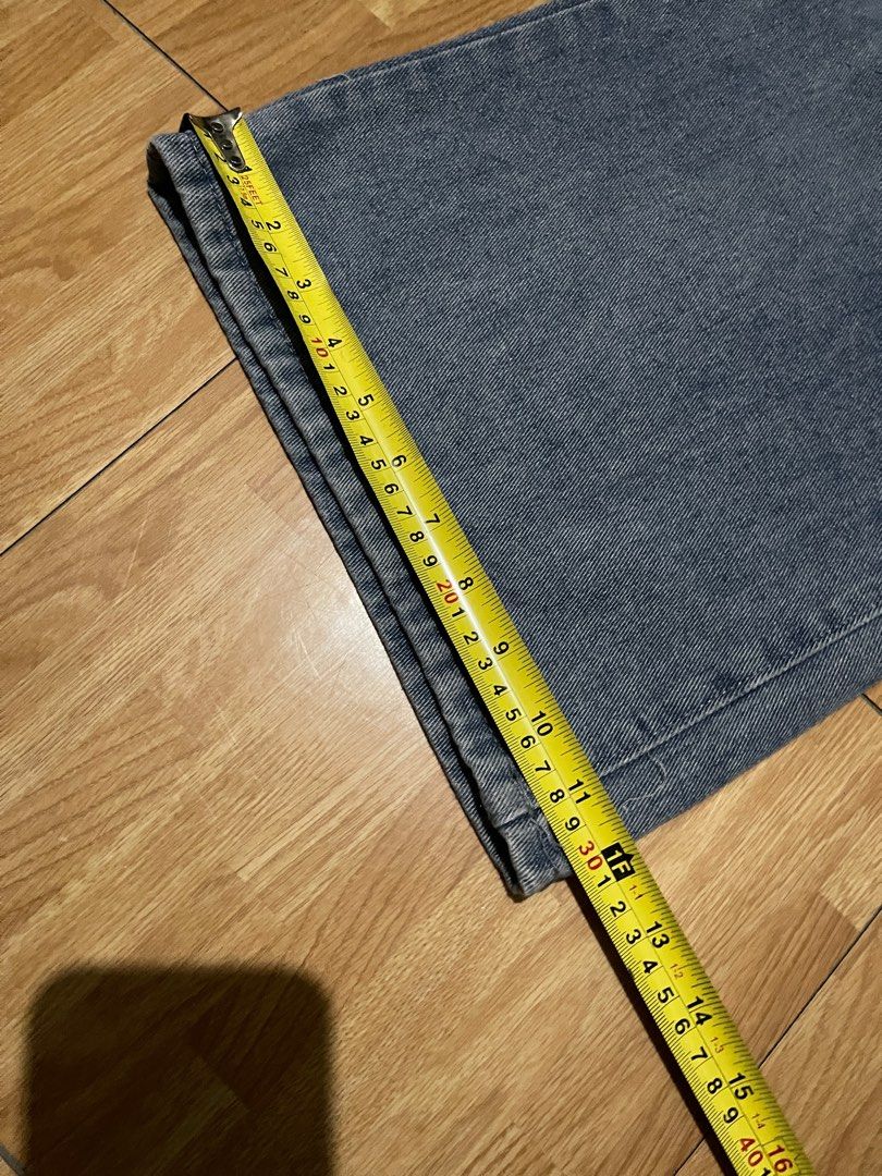Baggy Jeans (Category: Jeans) located in Manila. Submitted by gabbbbbb1 (Listing ID 1400333583, Image 3). Description: - Light blue wide-leg jeans - Classic five-pocket design - Approximately 39 inches long - 12 inch leg hole - no issue - Made of denim - Ideal for casual wear.