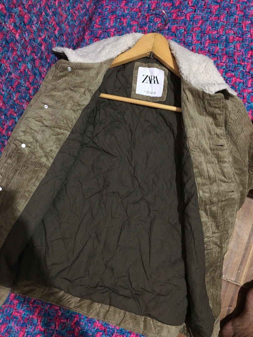ZARA corduroy Sherpa (Category: Coats, Jackets and Outerwear) located in Manila. Submitted by findph09 (Listing ID 1400206514, Image 3). Description: Zara Corduroy Sherpa collar Tagged small Width 20 Length 25.5 Good as new condition No issue Price: 999 + shipping Lalamove & Jntexpress courier 🚚 .