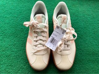 New balance 991pnk, 她的時尚, 鞋類, 平底鞋、休閒鞋在旋轉拍賣