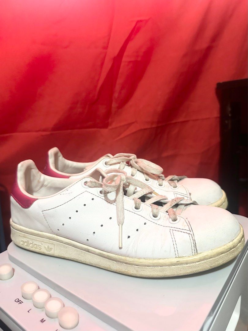 Adidas Stan Smith White Pink Sneakers (Category: Sneakers) located in Makati City. Submitted by acesentials (Listing ID 1400408060, Image 3). Description: ☁️ Well used so manage your expectations. .