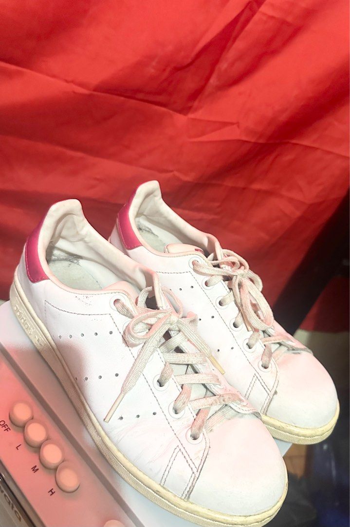 Adidas Stan Smith White Pink Sneakers (Category: Sneakers) located in Makati City. Submitted by acesentials (Listing ID 1400408060, Image 2). Description: ☁️ Well used so manage your expectations. .