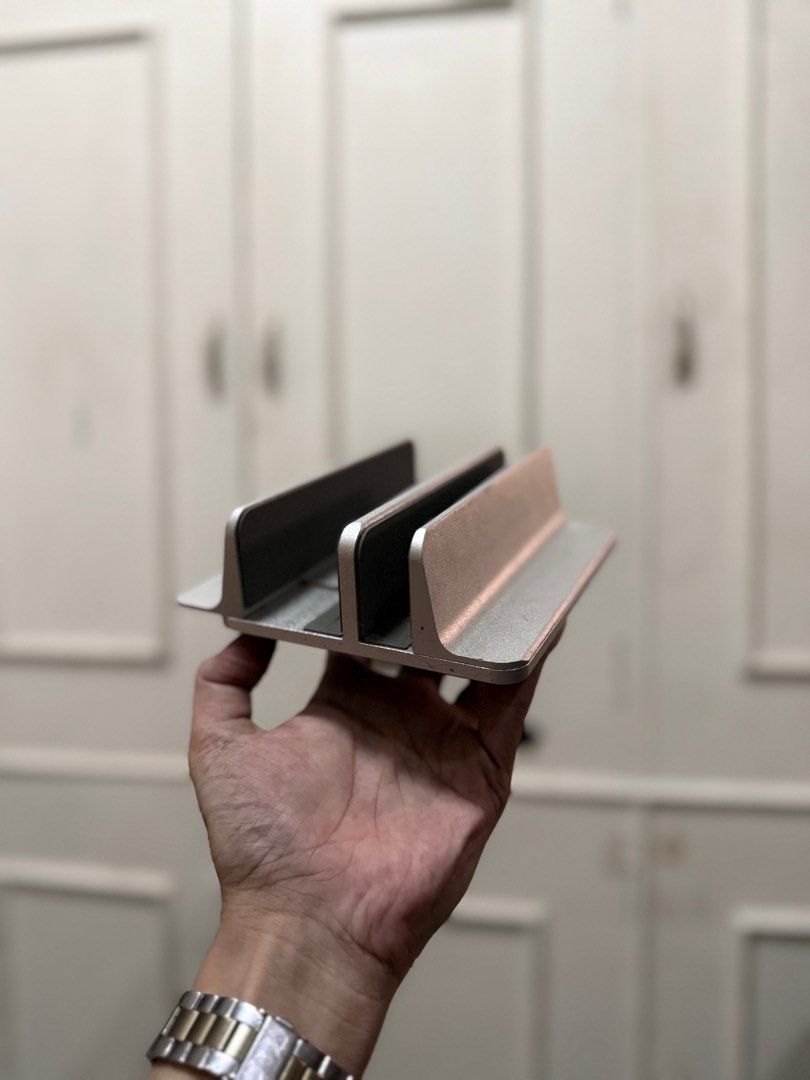 Adjustable Vertical Desk Lap Stand - Metal : Aluminum (Category: Mounts & Holders) located in Manila. Submitted by gf1991 (Listing ID 1400430365, Image 2). Description: Perfect for your MacBook or tablet. Keeps your setup lookin clean and comfy. Build solid for daily grind. Copped it for ₱800 letting it go for ₱400. If you made it this far… yups, im job hunting. Got any leads? Hmu, appreciate it kuys. .