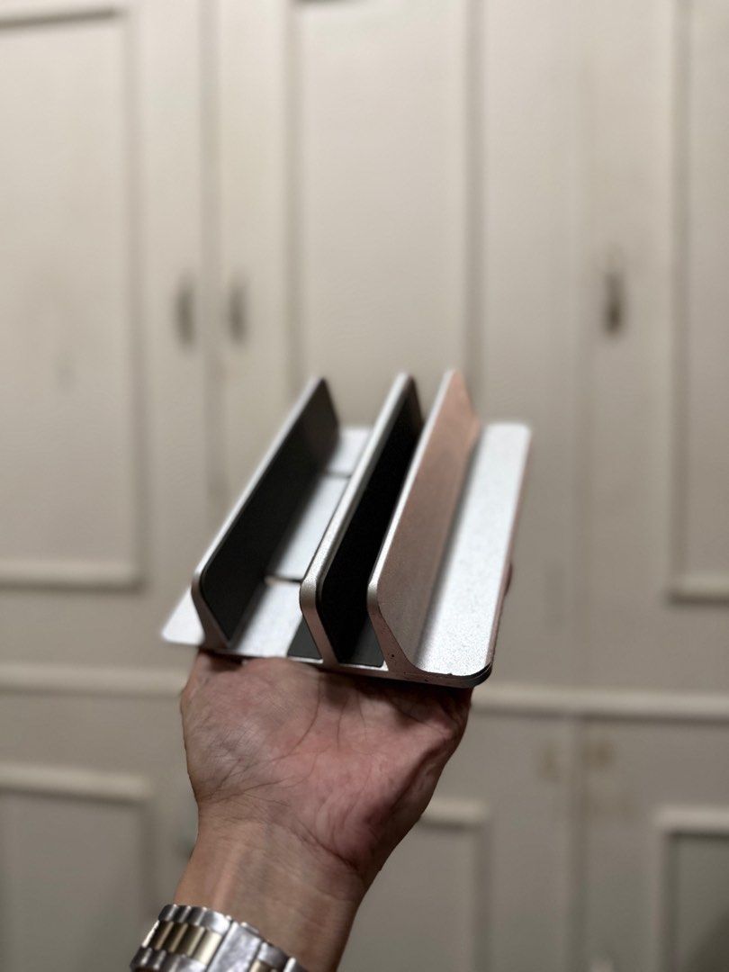 Adjustable Vertical Desk Lap Stand - Metal : Aluminum (Category: Mounts & Holders) located in Manila. Submitted by gf1991 (Listing ID 1400430365, Image 3). Description: Perfect for your MacBook or tablet. Keeps your setup lookin clean and comfy. Build solid for daily grind. Copped it for ₱800 letting it go for ₱400. If you made it this far… yups, im job hunting. Got any leads? Hmu, appreciate it kuys. .