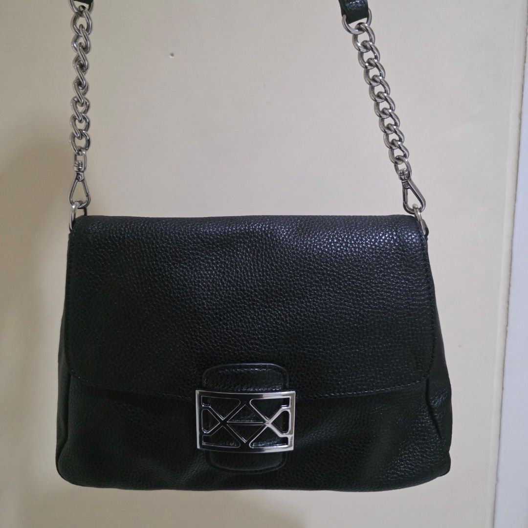 Andiata Black Crossbody (Category: Luxury Bags & Wallets) located in Manila. Submitted by oliviajanuari (Listing ID 1400582910, Image 1). Description: Everything must go sale!!! Andiata Sling Bag Genuine soft leather, light stain inside but washable, fits long wallet and other stuff Location: Mandaluyong Sf and booking c/o buyer..
