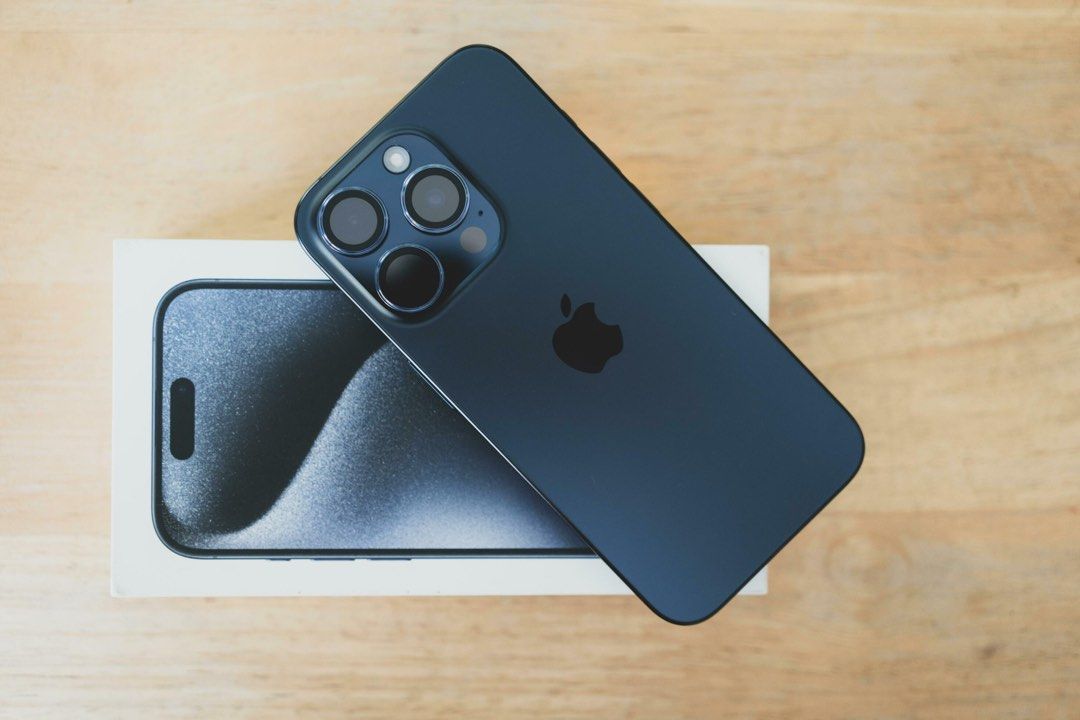 (Category: iPhone 15 Series) located in Singapore. Submitted by ultraviolt (Listing ID 1400417451, Image 1). Description: - Midnight Blue iPhone - Includes original box and accessories - Minor Scratches - LCD has a thin line across. Fully functionable.